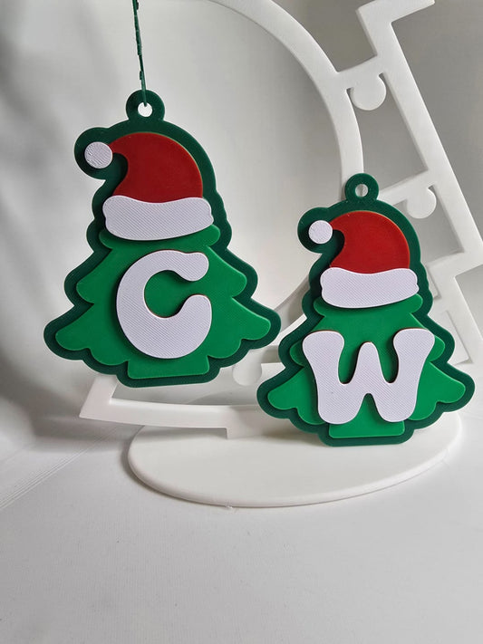 Brăduț cu inițiala ta!